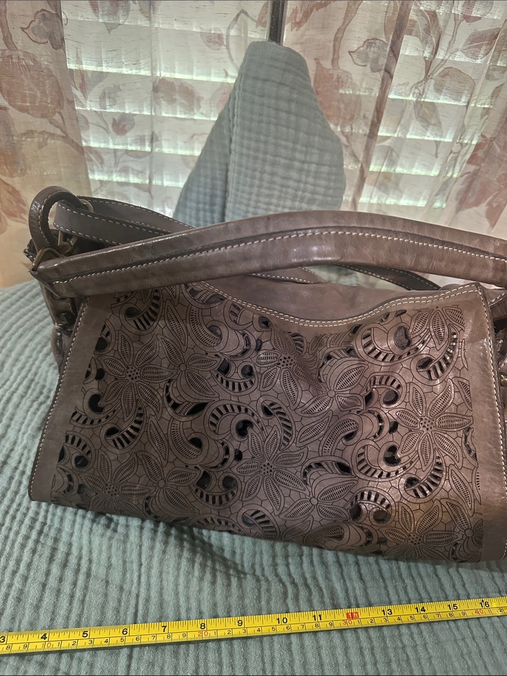Women's Brown Floral Cutout Shoulder Bag with Adjustable crossbody Strap - Picture 3 of 12
